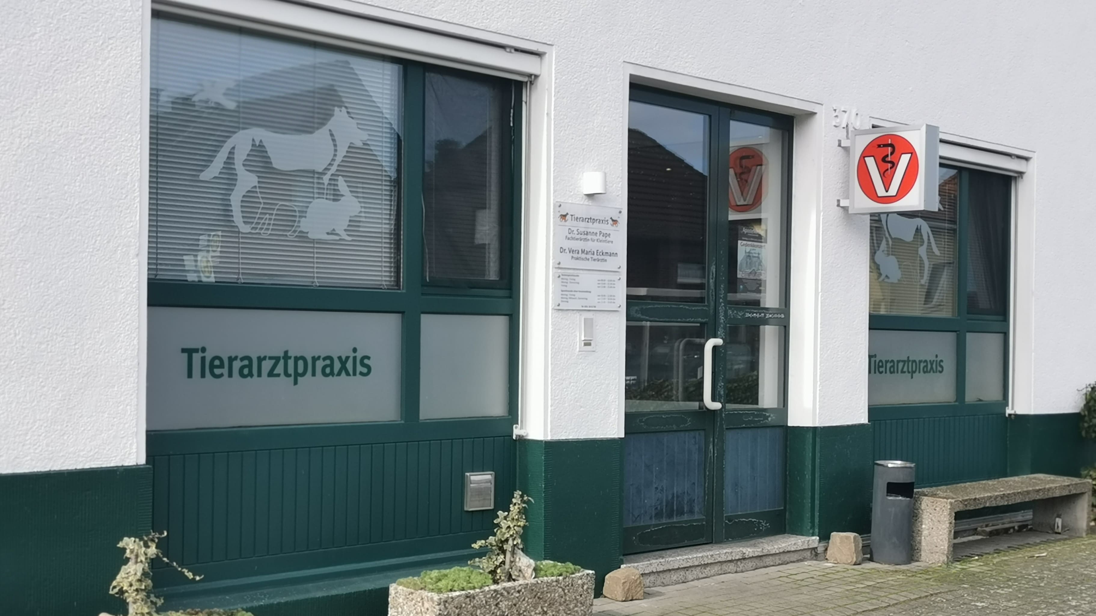Außenansicht der Tierarztpraxis Pape und Eckmann